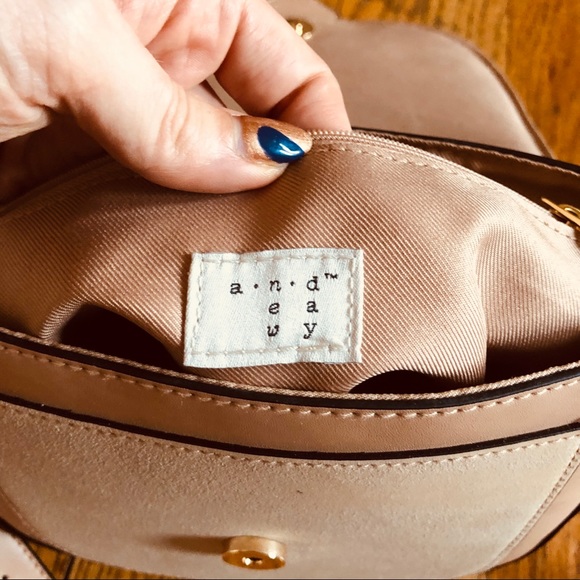 Contrast Piping Crossbody Bag - Picture 5 of 6